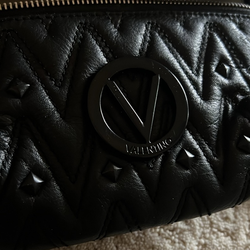 Mario Valentino Cross Bag - Picture 7 of 8